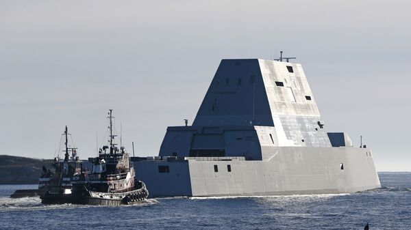 The first Zumwalt-class destroyer, the USS Zumwalt, the largest ever built for the US Navy, leaves the Kennebec River on Monday, December 7, 2015, in Phippsburg, Maine. - Sputnik International