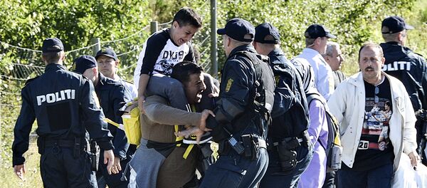 Danish police clash with one of around 300 migrants who were walking north on a highway in southern Denmark (File) Danish police clash with one of around 300 migrants who were walking north on a highway in southern Denmark (File) - Sputnik International