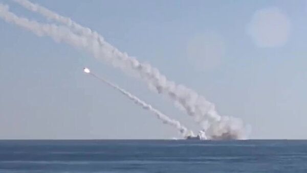 Rostov-on-Don submarine launches 3M-54 Kalibr (Klub) anti-ship missiles - Sputnik International