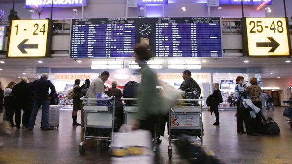 Passengers wait for their flights at Sheremeyevo International Airport, Moscow - Sputnik International