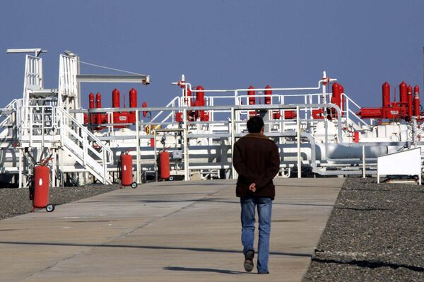 A workers walks towards an installation at the Blue Stream gas pipeline in Samsun, northern Turkey, 16 November 2005 A workers walks towards an installation at the Blue Stream gas pipeline in Samsun, northern Turkey, 16 November 2005 - Sputnik International