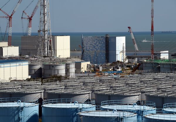 A coast guard vessel (back R) patrols the waters off the Fukushima Daiichi nuclear power plant in Okuma, Fukushima prefecture on October 9, 2015. A coast guard vessel (back R) patrols the waters off the Fukushima Daiichi nuclear power plant in Okuma, Fukushima prefecture on October 9, 2015. - Sputnik International