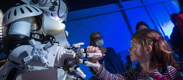New Year Reboot in Moscow: Christmas Show Goes Robotic New Year Reboot in Moscow: Christmas Show Goes Robotic - Sputnik International