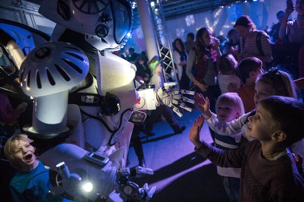 New Year Reboot in Moscow: Christmas Show Goes Robotic - Sputnik International