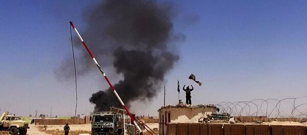 Islamic State of Iraq and the Levant (ISIL) militants taking position at a Iraqi border post on the Syrian-Iraqi border between the Iraqi Nineveh province and the Syrian town of Al-Hasakah (File) - Sputnik International