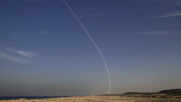 An Arrow 3 ballistic missile interceptor is seen during its test launch near Ashdod December 10, 2015. - Sputnik International