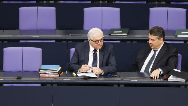 German Vice Chancellor and Economy Minister Sigmar Gabriel, right, talks with Foreign Minister Frank-Walter Steinmeier prior to the session of the parliament Bundestag in Berlin, Germany, Thursday, March 26, 2015 - Sputnik International