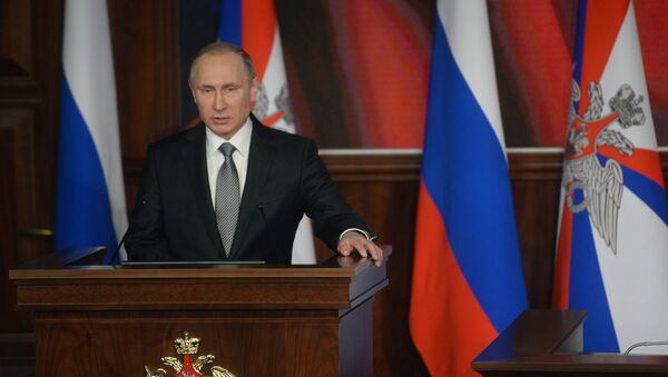 Russian President Vladimir Putin at Russian defense Ministry meeting - Sputnik International