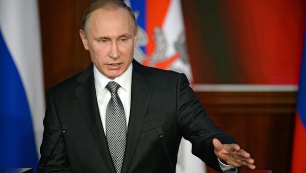 Russian President Vladimir Putin at Russian defense Ministry meeting - Sputnik International