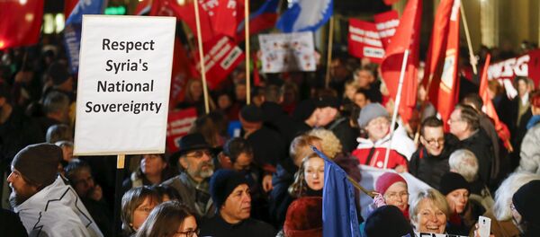 People protest in front of Brandenburg gate in Berlin, Germany, December 3, 2015, with a poster Respect Syria's National Sovereignity against the possible deployment of German aircraft to Syria People protest in front of Brandenburg gate in Berlin, Germany, December 3, 2015, with a poster Respect Syria's National Sovereignity against the possible deployment of German aircraft to Syria - Sputnik International