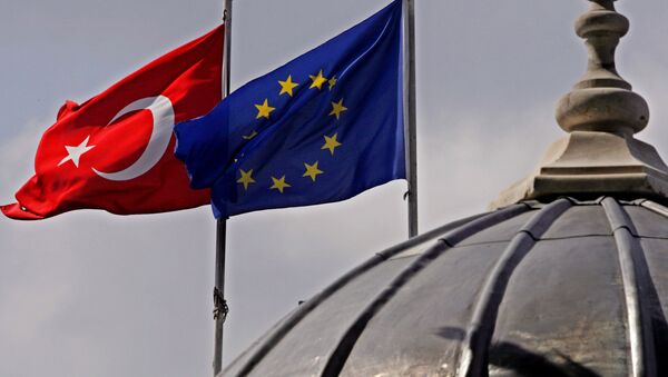Flags of Turkey, left, and the European Union fly over the dome of a mosque in Istanbul, Turkey - Sputnik International