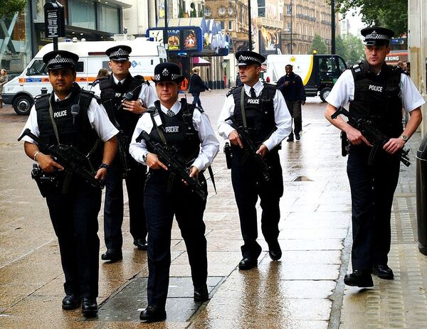 In the last 95 years, police in the UK have shot dead 51 people. Over the pond — in the US — police officers have fatally killed 78 people — in November alone. - Sputnik International