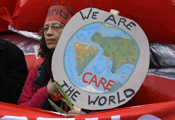 A climate activist demonstrates in Paris, Saturday, Dec.12, 2015 during the COP21, the United Nations Climate Change Conference. - Sputnik International