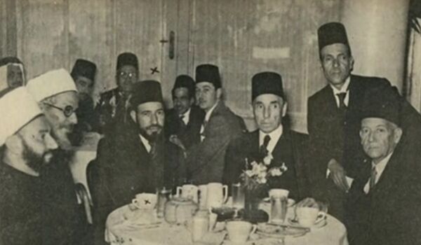 Al-Banna (third from left) with Aziz Ali al-Misri (fourth from right) and Egyptian, Palestinian and Algerian political and religious figures at a reception in Cairo, 1947. Al-Banna (third from left) with Aziz Ali al-Misri (fourth from right) and Egyptian, Palestinian and Algerian political and religious figures at a reception in Cairo, 1947. - Sputnik International