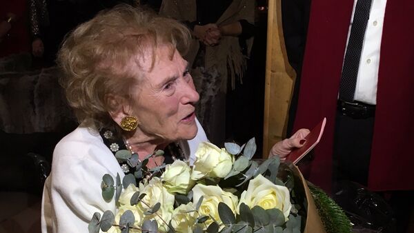 Baroness Irina von Dreyer receives a Russian passport before her 100th birthday - Sputnik International