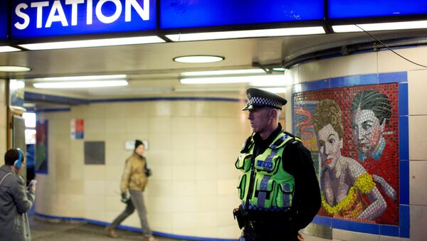 A British police officer stands outside Leytonstone underground train station in east London, Monday, Dec. 7, 2015. - Sputnik International