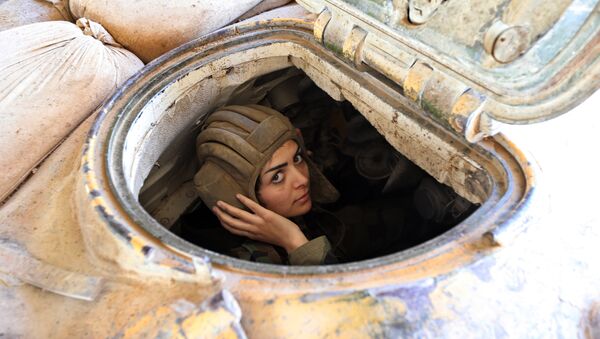 A female Syrian soldier from the Republican Guard commando battalion drives a tank during clashes with rebels in the restive Jobar area, in eastern Damascus - Sputnik International