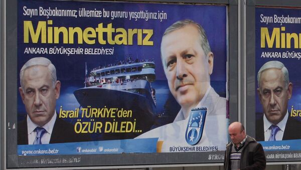 A billboard with photos of Israeli Prime Minister Benjamin Netanyahu and his Turkish counterpart Recep Tayyip Erdogan, placed on a main street by the Ankara. - Sputnik International