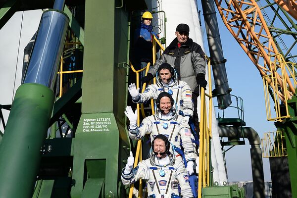 A Soyuz TMA-19M rocket carrier has been launched from the Baikonur Cosmodrome in Kazakhstan with three new crew members heading to the International Space Station. - Sputnik International