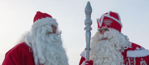 Russian Father Frost (right) and Finnish Joulupukki Russian Father Frost (right) and Finnish Joulupukki - Sputnik International