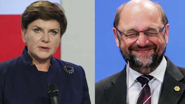 Polish Prime Minister Beata Szydlo (left) and European Parliament President Martin Schultz (right) - Sputnik International