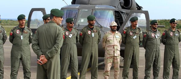 Saudi troops pose in front of an helicopter Saudi troops pose in front of an helicopter - Sputnik International