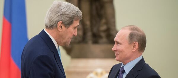 Russian President Vladimir Putin, right, and US Secretary of State John Kerry. - Sputnik International
