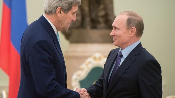Russian President Vladimir Putin, right, and US Secretary of State John Kerry. - Sputnik International