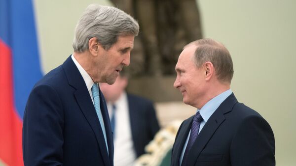 Russian President Vladimir Putin, right, and US Secretary of State John Kerry during a meeting in the Kremlin - Sputnik International