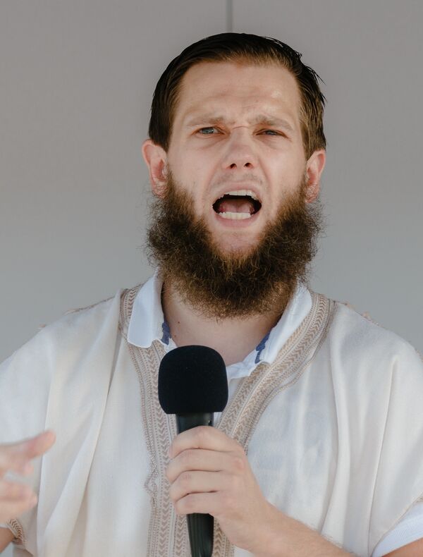 Islamist preacher Sven Lau aka Abu Adam talks during a rally on July 19, 2014 in Hamburg, northern Germany. Islamist preacher Sven Lau aka Abu Adam talks during a rally on July 19, 2014 in Hamburg, northern Germany. - Sputnik International