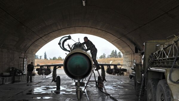 MiG-21 aircraft of the Syrian Air Force gets ready for a mission at the Hama airbase near the city of Hama, Syria's Hama Province - Sputnik International