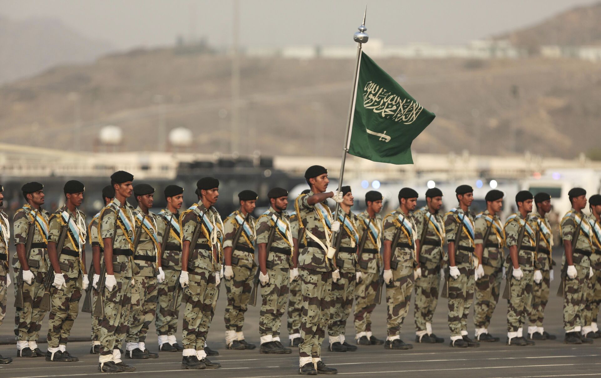 Армия саудовской аравии. Национальная гвардия Саудовской Аравии. Военная форма армии Саудовской Аравии. Солдаты Саудовской Аравии.