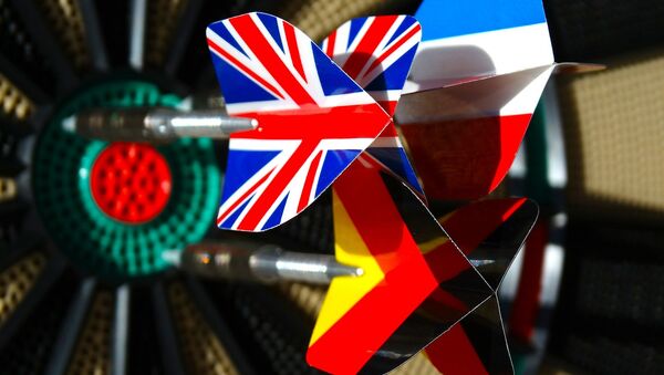 European flags depicted on darts - Sputnik International