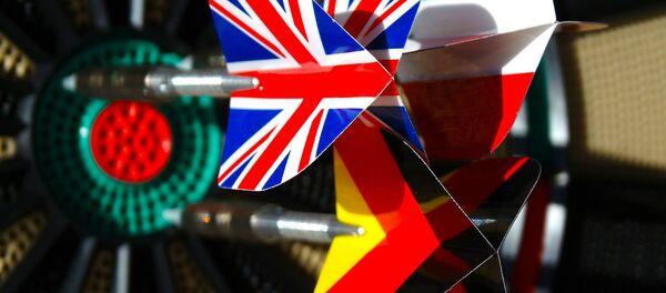 European flags depicted on darts - Sputnik International