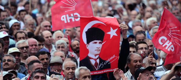People hold a poster of Mustafa Kemal Ataturk, the founder of modern Turkey, as they listen to Turkey's main opposition Republican People's Party, CHP, leader Kemal Kilicdaroglu in Luleburgaz, Turkey, Wednesday, May 27, 2015 - Sputnik International