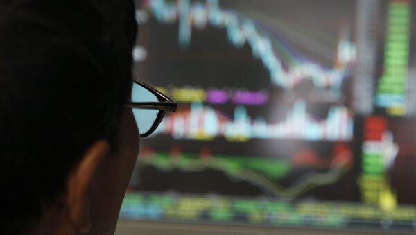 A man examines stock update on a display at a stock brokerage in Beijing, China, Monday, Oct. 6, 2008 - Sputnik International