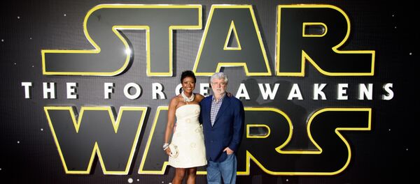 Star Wars creator George Lucas and his wife Mellody Hobson pose for photographers upon arrival at the European premiere of the film 'Star Wars: The Force Awakens ' in London. Star Wars creator George Lucas and his wife Mellody Hobson pose for photographers upon arrival at the European premiere of the film 'Star Wars: The Force Awakens ' in London. - Sputnik International