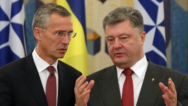 NATO Secretary General Jens Stoltenberg, left, and Ukrainian President Petro Poroshenko talk before the meeting with he media in Kiev, Ukraine (file) - Sputnik International