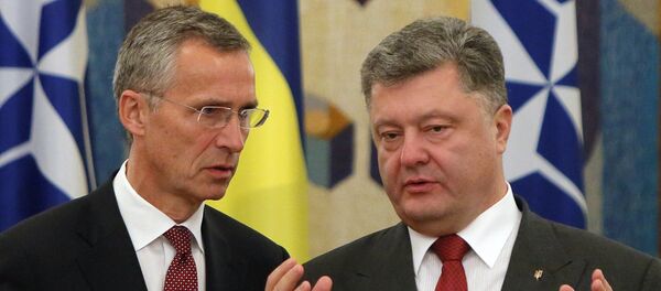 NATO Secretary General Jens Stoltenberg, left, and Ukrainian President Petro Poroshenko talk before the meeting with he media in Kiev, Ukraine (file) - Sputnik International