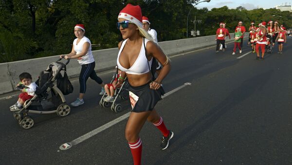 People take part in the Santa Claus Run in Caracas on December 13, 2015. - Sputnik International
