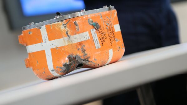 Russian bomber jet's flight data recorder is currently in condition found at crash site. - Sputnik International