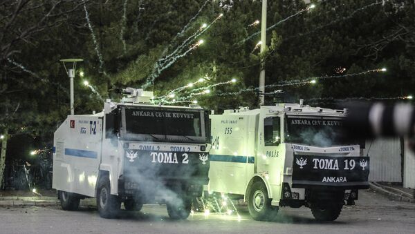 Demonstrators throw fireworks at anti-riot police during clashes outside the Middle Eastern Technical University (METU) in Ankara on December 17, 2015 - Sputnik International
