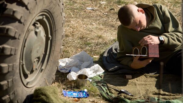 A Ukrainian serviceman listens to the radio as he rests in a base camp near the town of Debaltsevo in the Donetsk region. File photo. - Sputnik International