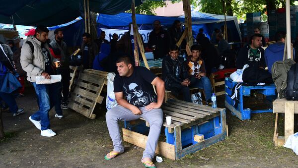 Migrants wait in a makeshift tent camp in a park in Brussels on September 9, 2015, as they wait to have their asylum claims processed - Sputnik International