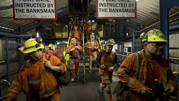 Miners leave after working the final shift at Kellingley Colliery on its last day of operation in north Yorkshire, England, December 18, 2015 - Sputnik International