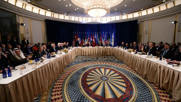 US Secretary of State John Kerry, United Nations secretary general Ban Ki-moon and Russian foreign minister Sergey Lavrov (C) along with other ministers and delegates start a meeting on Syria in New York on December 18, 2015 - Sputnik International