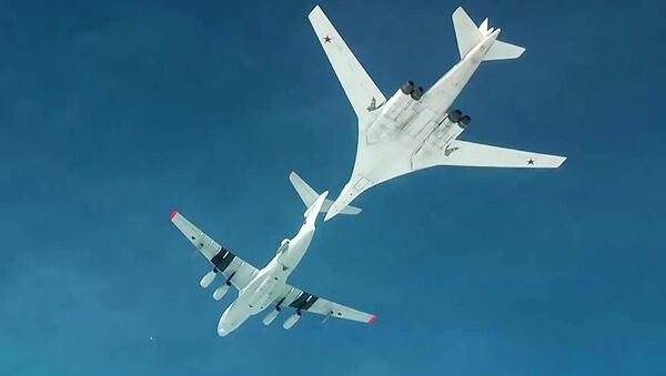 Air refueling of strategic missile-carrying aircraft Tu-160 - Sputnik International