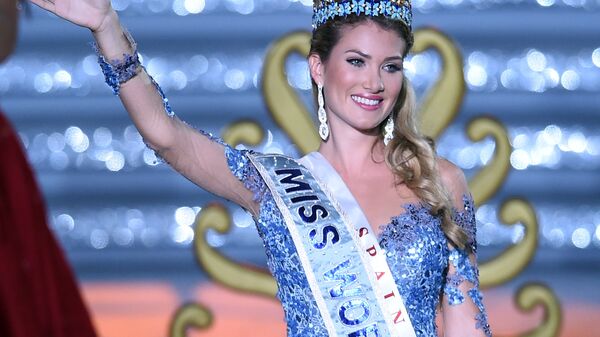 Mireia Lalaguna Rozo of Spain waves after winning the new title at the Miss World at the Grand Final in Sanya, in southern China's Hainan province on December 19, 2015 - Sputnik International