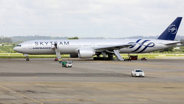 A view of an Air France Boeing 777 aircraft that made an emergency landing is pictured at Moi International Airport in Kenya's coastal city of Mombasa, December 20, 2015 - Sputnik International