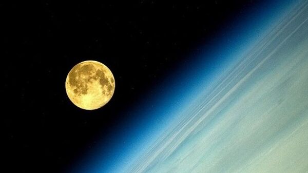 Supermoon. Moonset on the ISS - Sputnik International